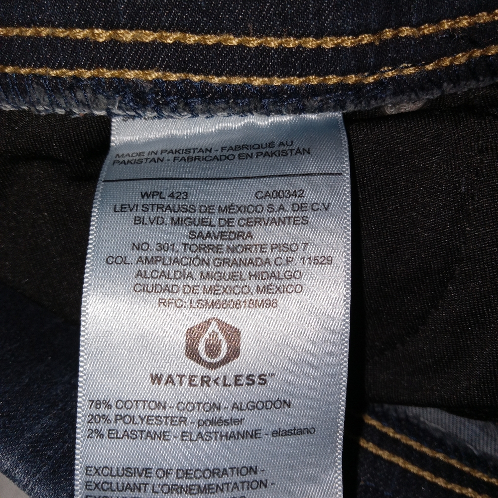 Levis Strauss Totally Shaping Pull-On Skinny Jeans 4 / 27 - Picture 9 of 9